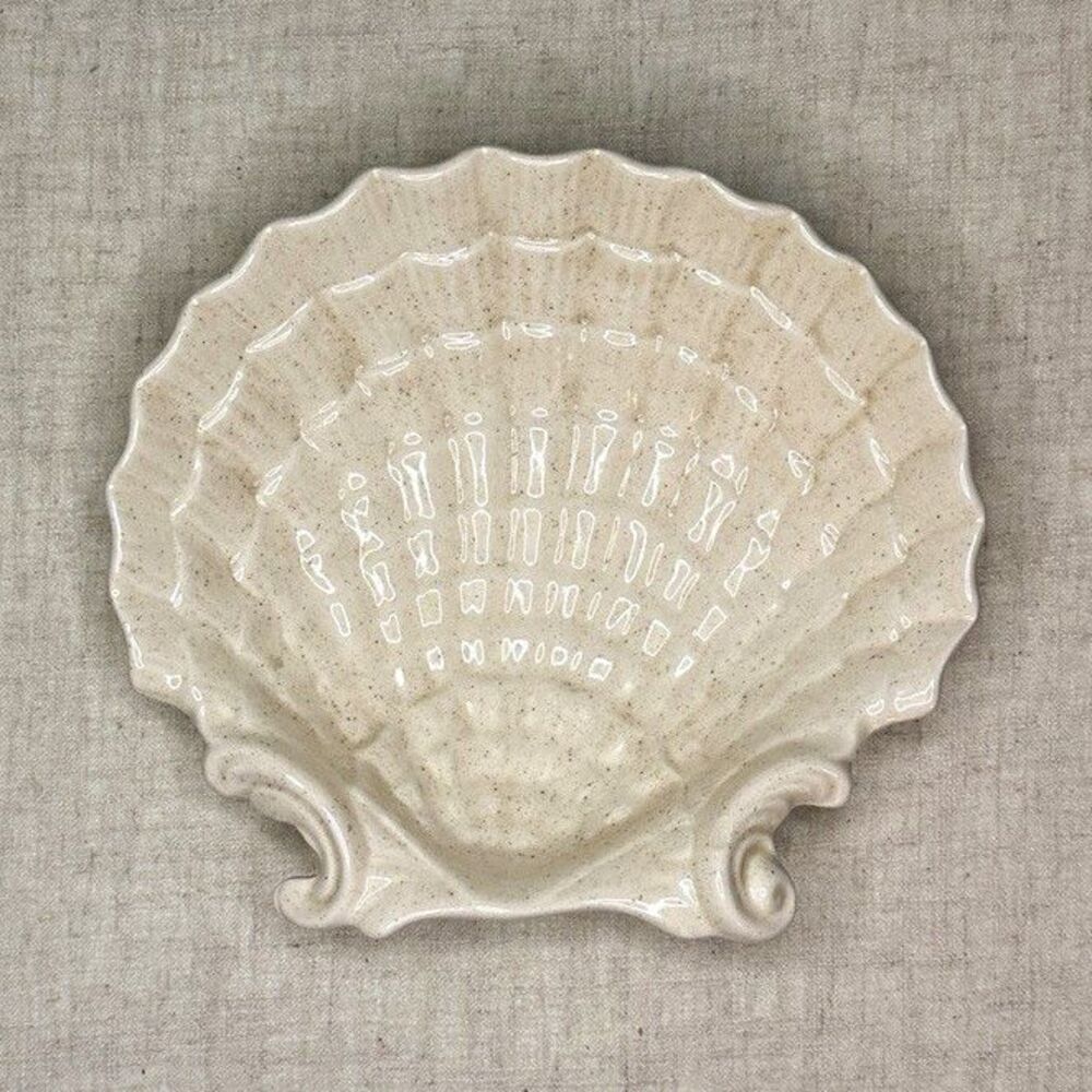 Vintage 1970s Byron Mold Ceramic Clamshell Bowl Seashell Coastal Cottage Decor